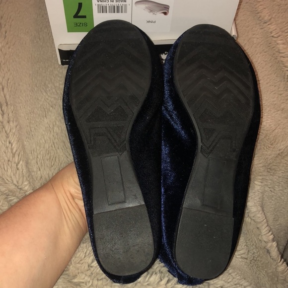 NWOT SO Velvet Loafers, size 6 - Picture 5 of 7